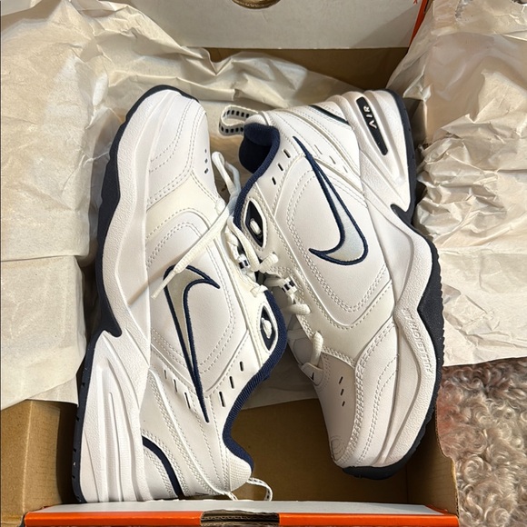 Nike White and Navy Men's Sneakers - Picture 2 of 3